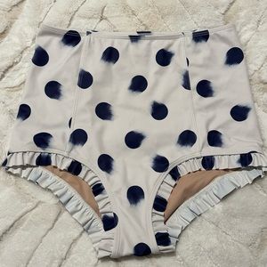 EUC Kortni Jeane ruffled leg bottom